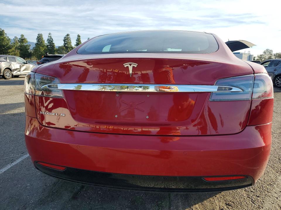 78358555 :رقم المزاد ، 5YJSA1E28JF262664 vin ، 2018 Tesla Model S مزاد بيع