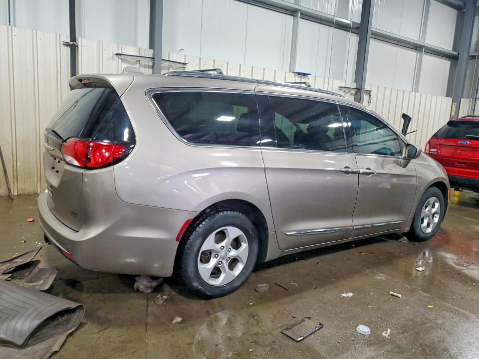 75483715 :رقم المزاد ، 2C4RC1EG2HR628377 vin ، 2017 Chrysler Pacifica مزاد بيع