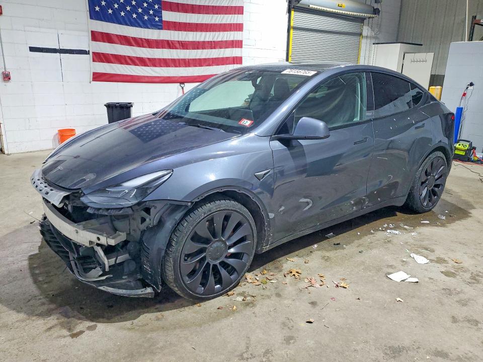 Auction sale of the 2021 Tesla Model Y, vin: 5YJYGDEFXMF261694, lot number: 76156765