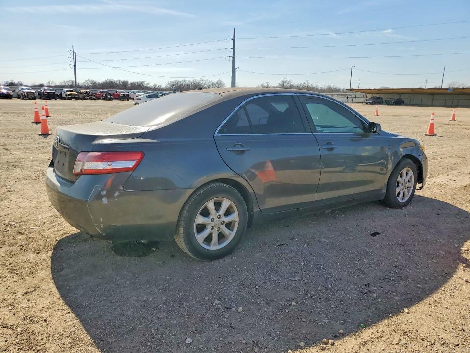 77751545 :رقم المزاد ، 4T1BF3EK6AU102704 vin ، 2010 Toyota Camry مزاد بيع