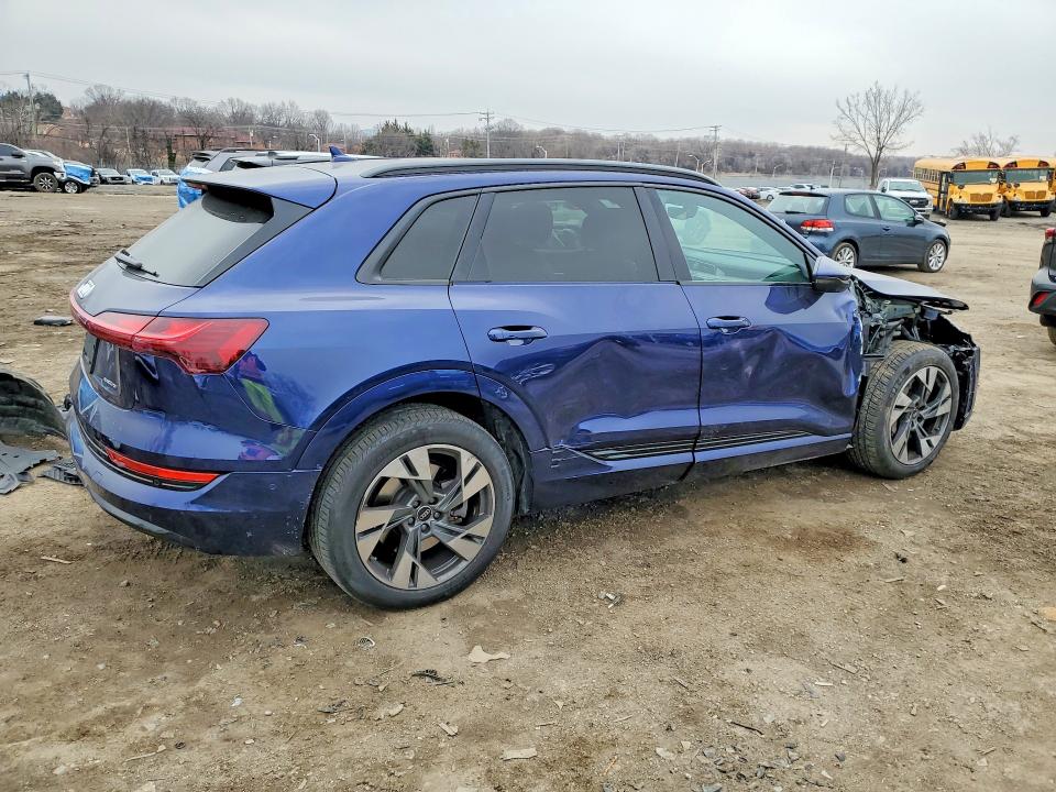 79067315 :رقم المزاد ، WA1AAAGE9NB031598 vin ، 2022 Audi E-tron مزاد بيع