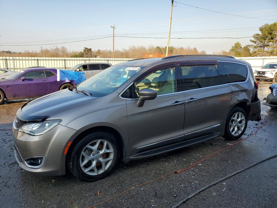 Auction sale of the 2017 Chrysler Pacifica, vin: 2C4RC1BG4HR609253, lot number: 76771635