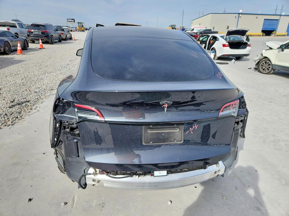 2024 Tesla Model Y მანქანა იყიდება აუქციონზე, vin: 7SAYGDEDXRF037897, აუქციონის ნომერი: 77627875