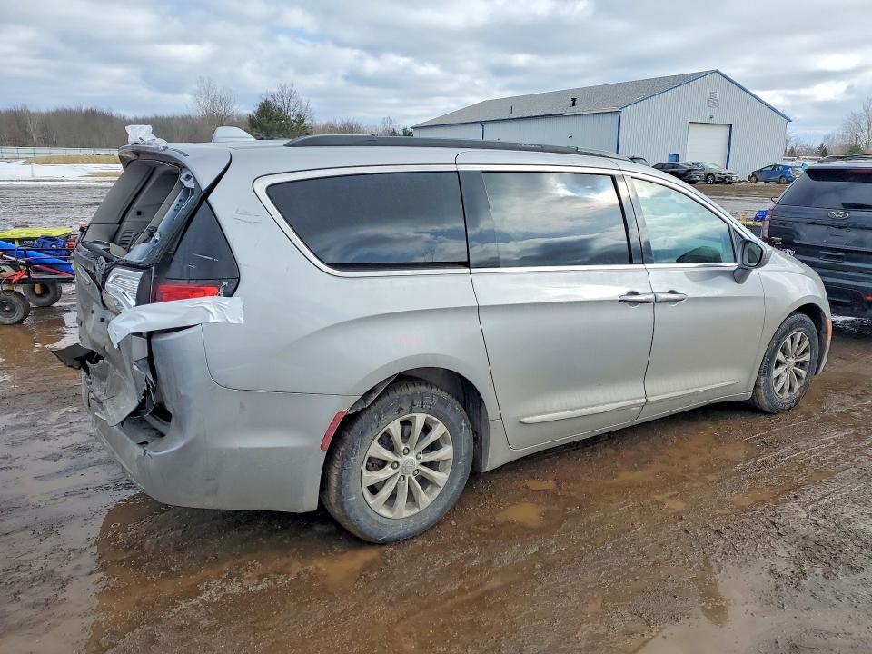 Продажа на аукционе авто 2017 Chrysler Pacifica, vin: 2C4RC1BG4HR739579, номер лота: 77279775