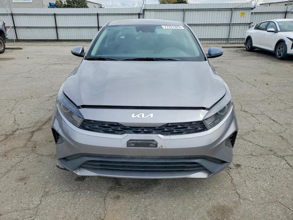 2023 Kia Forte მანქანა იყიდება აუქციონზე, vin: 3KPF24AD5PE526560, აუქციონის ნომერი: 77251325