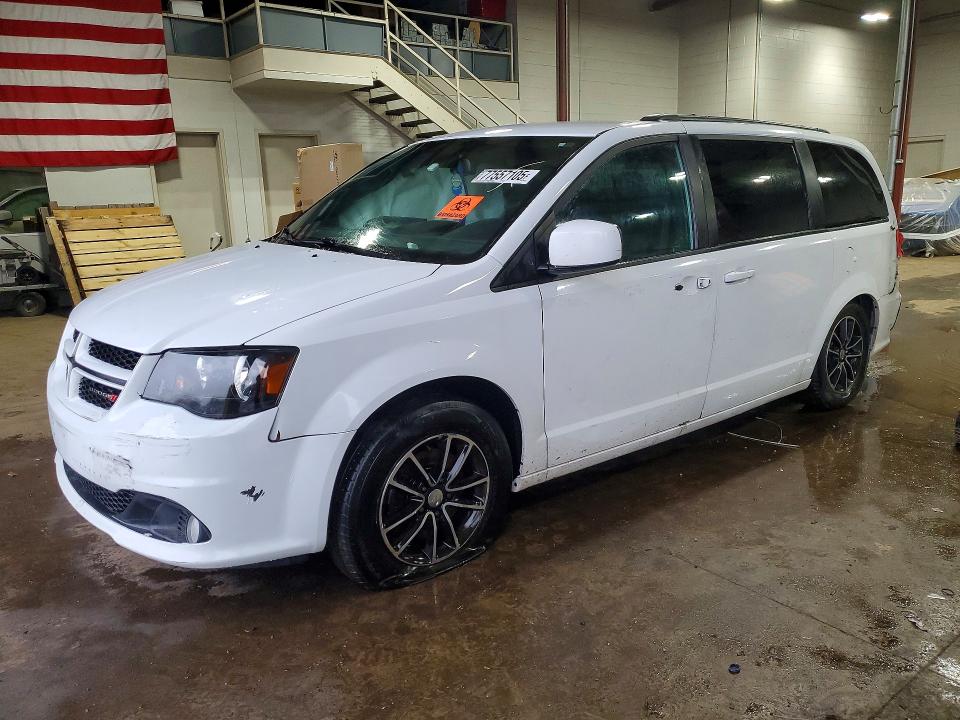77557105 :رقم المزاد ، 2C4RDGEG5JR335384 vin ، 2018 Dodge Grand Caravan مزاد بيع