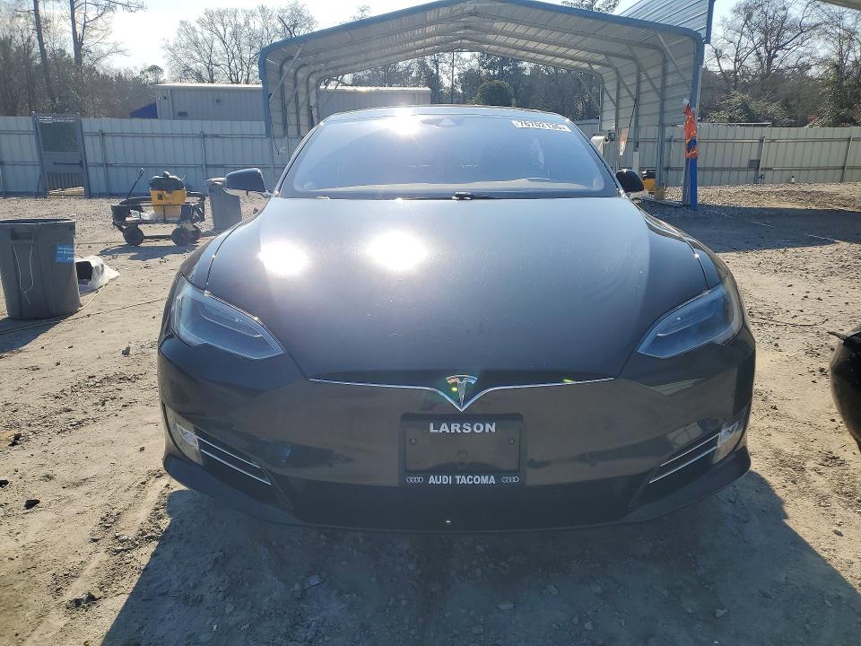 76702135 :رقم المزاد ، 5YJSA1E47GF161271 vin ، 2016 Tesla Model S مزاد بيع
