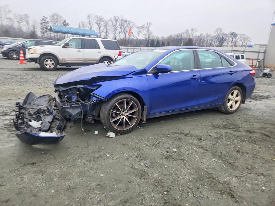 75950835 :رقم المزاد ، 4T1BF1FK3FU964286 vin ، 2015 Toyota Camry مزاد بيع