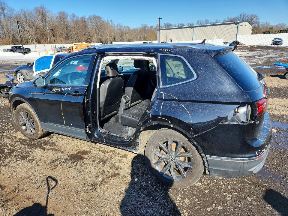 Продажа на аукционе авто 2022 Volkswagen Tiguan, vin: 3VV2B7AX5NM102438, номер лота: 76023215