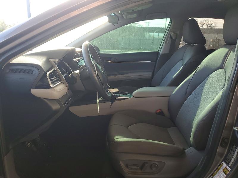 73635325 :رقم المزاد ، 4T1B11HK3JU037034 vin ، 2018 Toyota Camry مزاد بيع