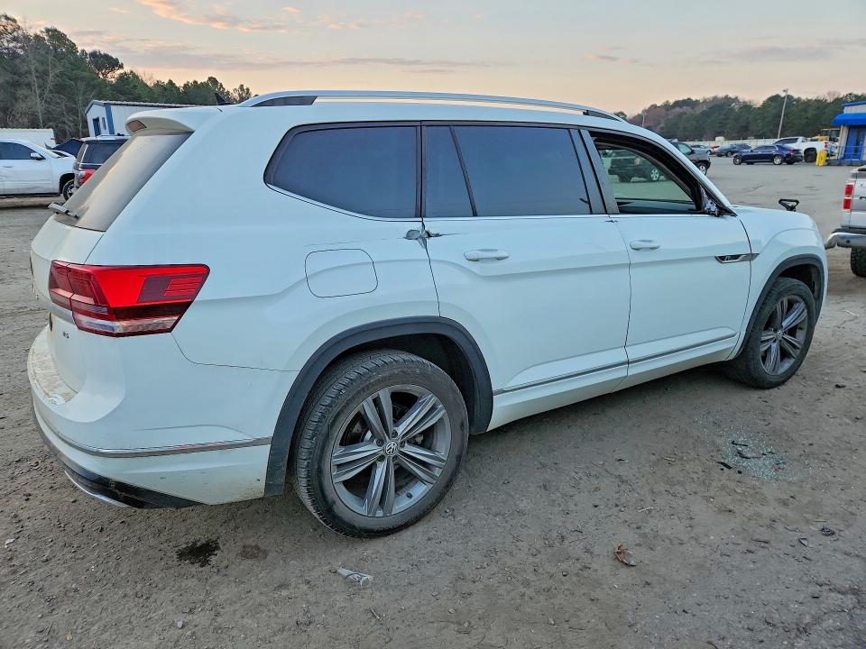 2018 Volkswagen Atlas მანქანა იყიდება აუქციონზე, vin: 1V2FR2CAXJC562972, აუქციონის ნომერი: 77010535