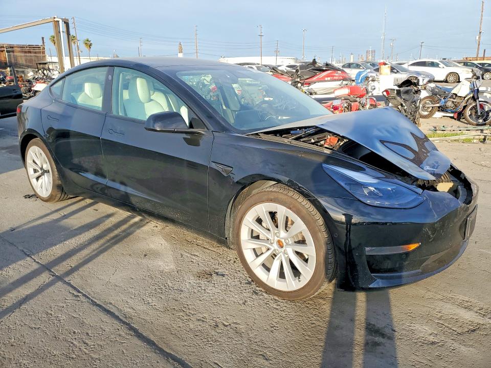 76197015 :رقم المزاد ، 5YJ3E1EB1NF130988 vin ، 2022 Tesla Model 3 مزاد بيع