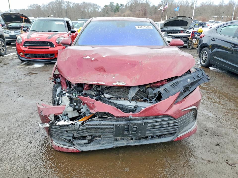 76821145 :رقم المزاد ، 4T1C11AK1MU556019 vin ، 2021 Toyota Camry مزاد بيع