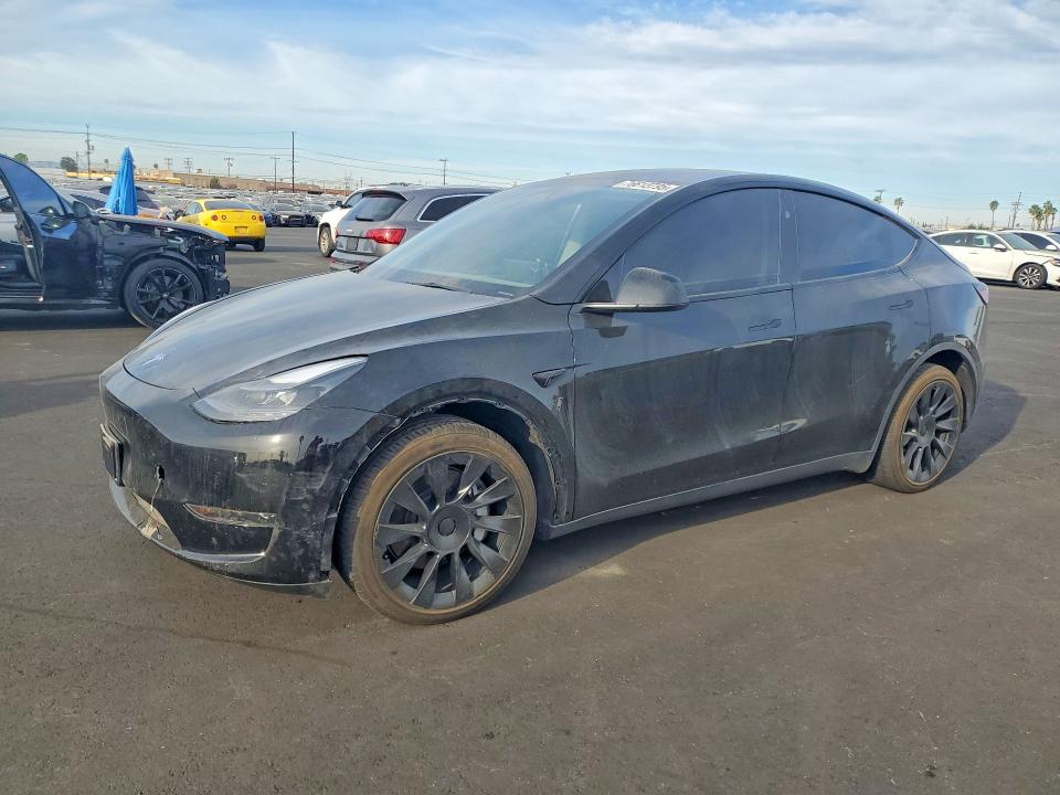 76613795 :رقم المزاد ، 7SAYGDEEXSF305846 vin ، 2025 Tesla Model Y مزاد بيع