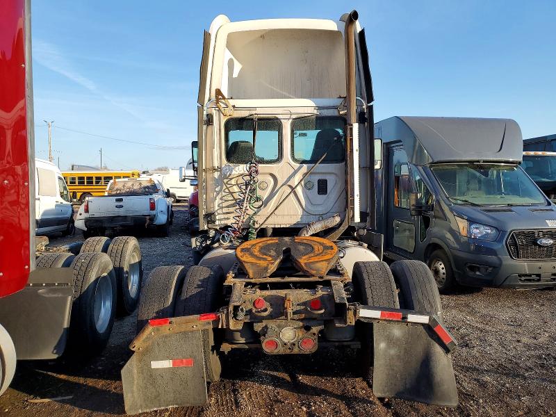 77493815 :رقم المزاد ، 1FUBGEDV8GLHC5773 vin ، 2016 Freightliner Cascadia 125 مزاد بيع