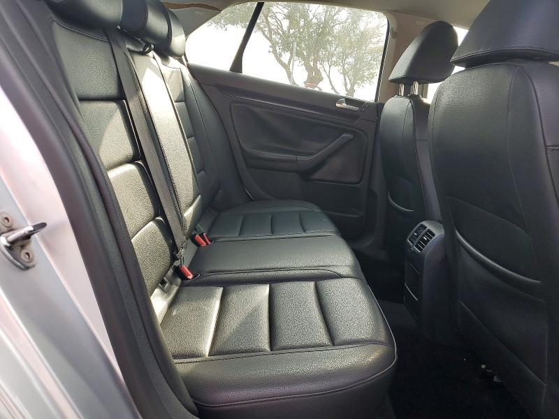 77200235 :رقم المزاد ، 3VWRX7AJ8AM059389 vin ، 2010 Volkswagen Jetta مزاد بيع
