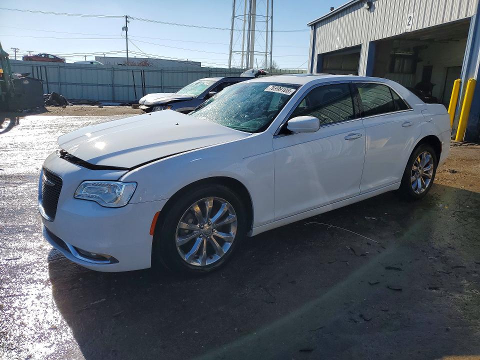 2015 Chrysler 300 მანქანა იყიდება აუქციონზე, vin: 2C3CCARG9FH831001, აუქციონის ნომერი: 76999105