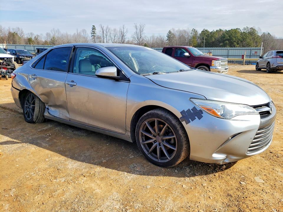 76552465 :رقم المزاد ، 4T1BF1FKXFU898853 vin ، 2015 Toyota Camry مزاد بيع