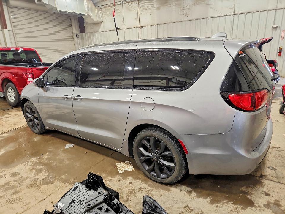 2018 Chrysler Pacifica მანქანა იყიდება აუქციონზე, vin: 2C4RC1EG4JR263321, აუქციონის ნომერი: 77673795