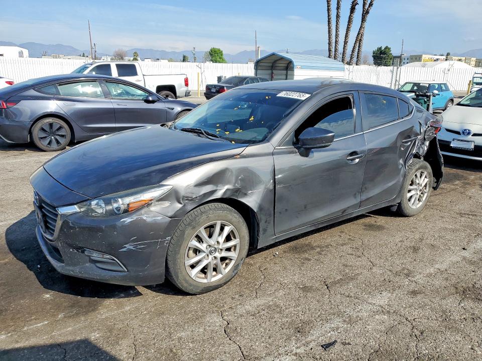76022765 :رقم المزاد ، 3MZBN1U78JM161232 vin ، 2018 Mazda 3 مزاد بيع