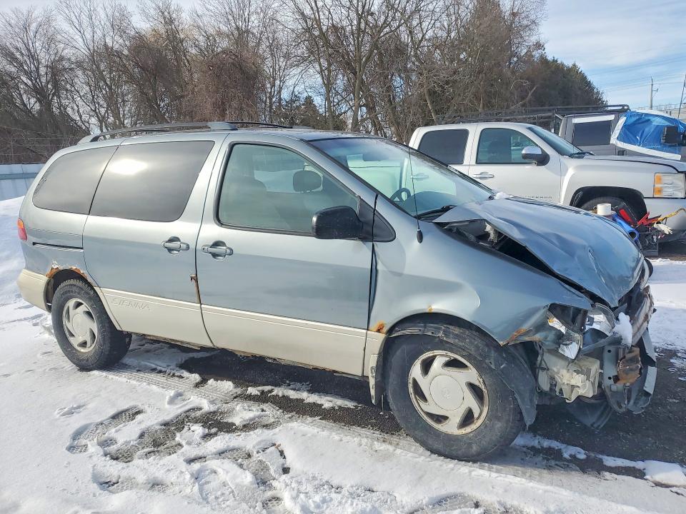 78651715 :رقم المزاد ، 4T3ZF13C4YU273211 vin ، 2000 Toyota Sienna مزاد بيع