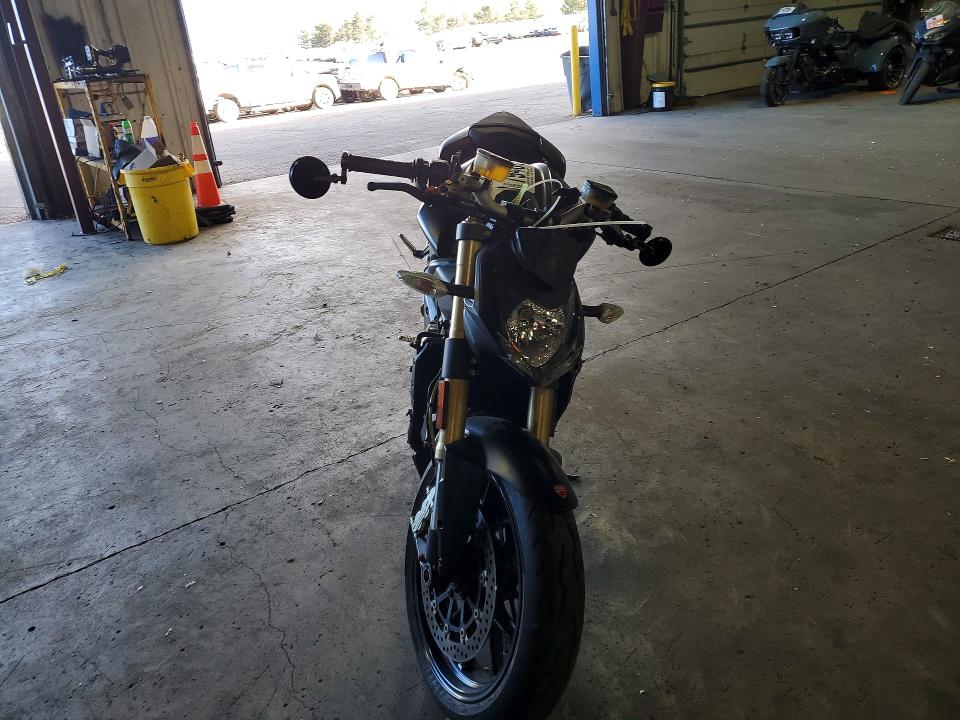 Auction sale of the 2012 Ducati Streetfighter, vin: ZDM11BMV9CB011367, lot number: 79460255