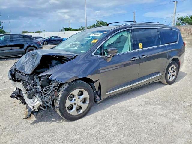 2017 Chrysler Pacifica მანქანა იყიდება აუქციონზე, vin: 2C4RC1EG7HR821754, აუქციონის ნომერი: 77802075