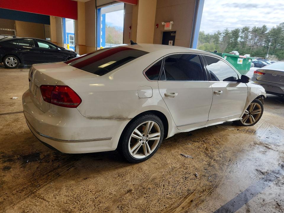 77930395 :رقم المزاد ، 1VWCN7A32DC111845 vin ، 2013 Volkswagen Passat مزاد بيع