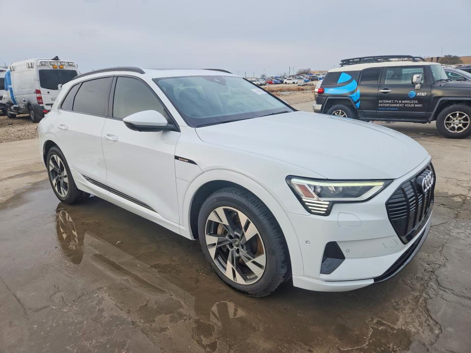 2021 Audi E-tron მანქანა იყიდება აუქციონზე, vin: WA1AAAGE9MB013133, აუქციონის ნომერი: 76451055