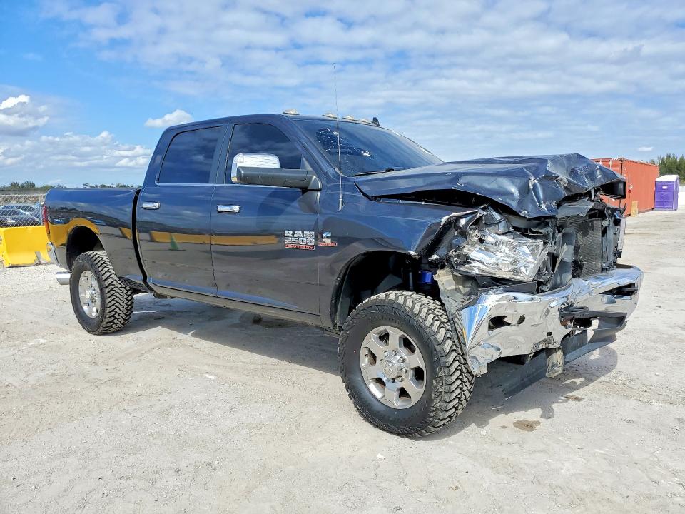 75886255 :رقم المزاد ، 3C6UR5DL0JG301493 vin ، 2018 Ram 2500 مزاد بيع