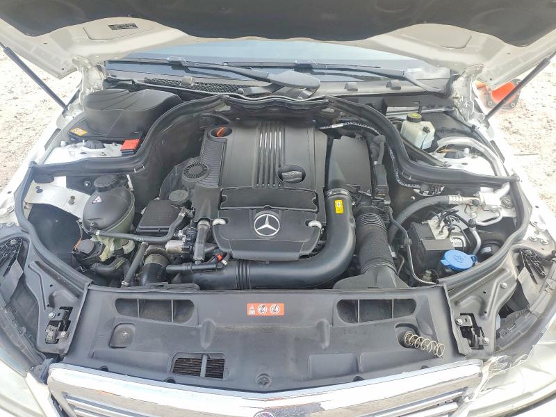 Продаж на аукціоні авто 2013 Mercedes-benz C 250, vin: WDDGF4HB8DR301259, номер лоту: 77929115