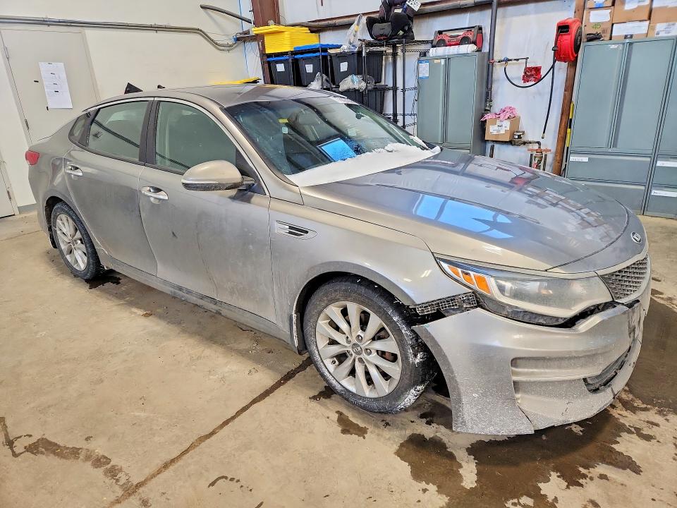 77672735 :رقم المزاد ، 5XXGT4L32JG180875 vin ، 2018 Kia Optima مزاد بيع