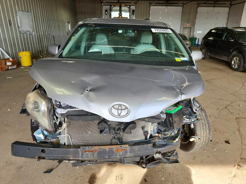 2011 Toyota Sienna მანქანა იყიდება აუქციონზე, vin: 5TDDK3DC6BS029911, აუქციონის ნომერი: 79528885
