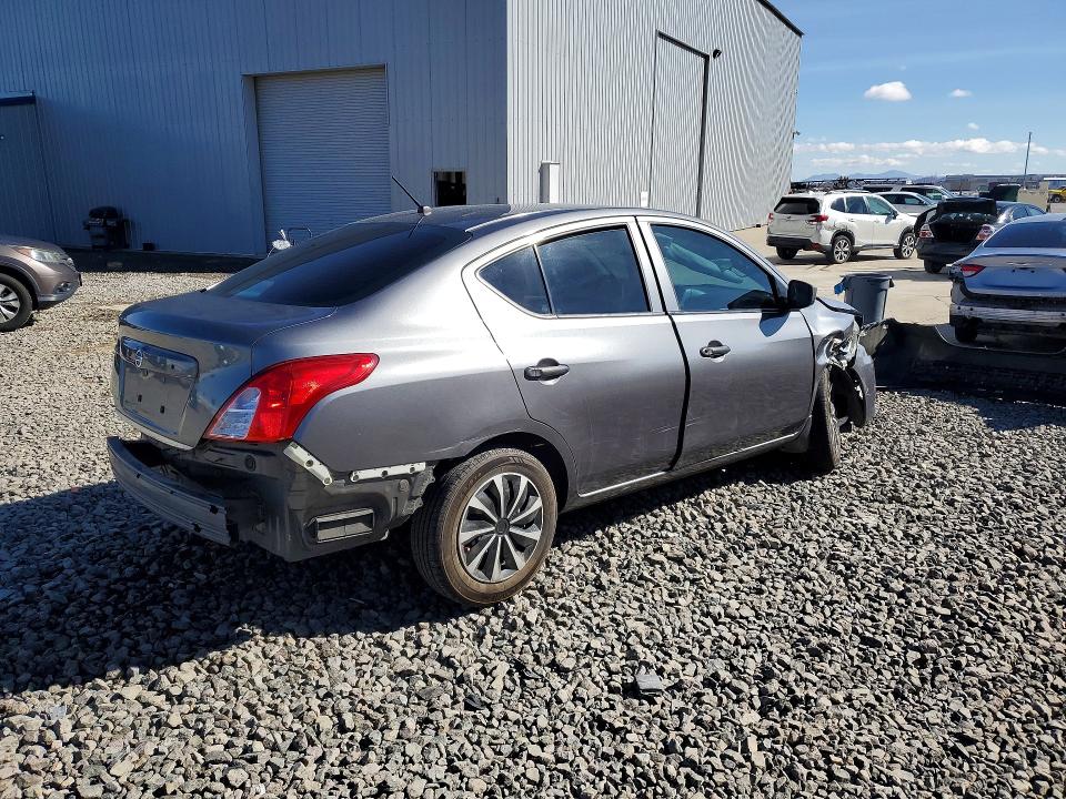 77395395 :رقم المزاد ، 3N1CN7AP4HL811157 vin ، 2017 Nissan Versa مزاد بيع