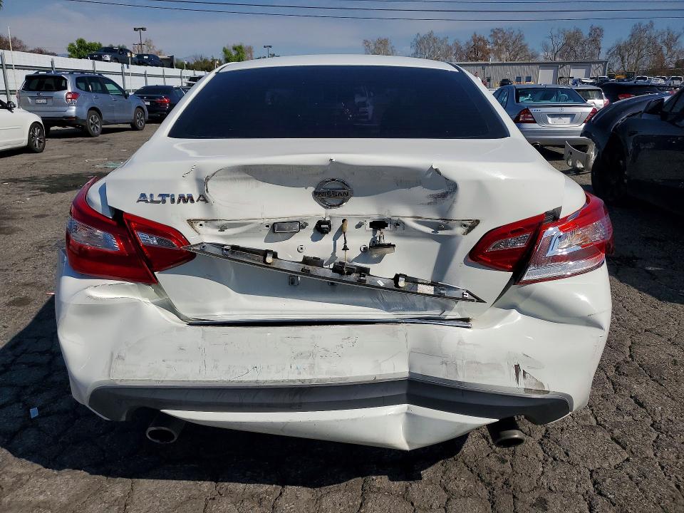 2017 Nissan Altima მანქანა იყიდება აუქციონზე, vin: 1N4AL3APXHN320178, აუქციონის ნომერი: 76827365