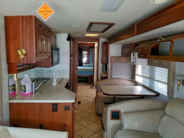 75515455 :رقم المزاد ، 4UZAAHAK32CK2779 vin ، 2002 Freightliner Chassis X مزاد بيع