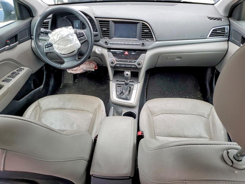 77933395 :رقم المزاد ، 5NPD84LF5HH051817 vin ، 2017 Hyundai Elantra مزاد بيع