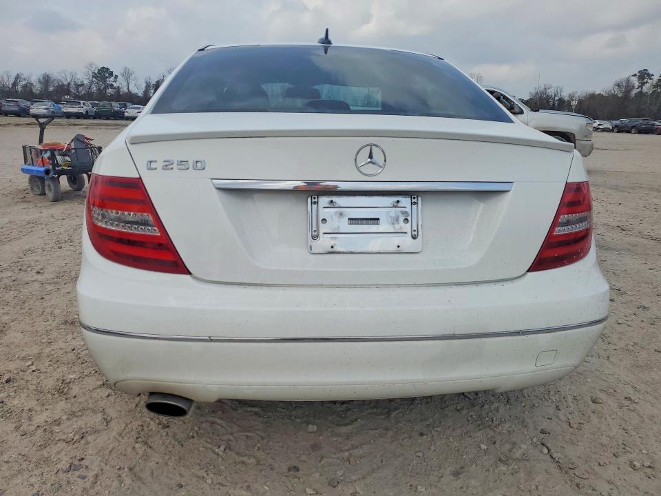 Продаж на аукціоні авто 2013 Mercedes-benz C 250, vin: WDDGF4HB8DR301259, номер лоту: 77929115