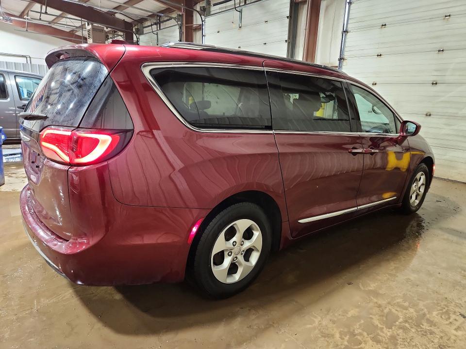 78620615 :رقم المزاد ، 2C4RC1EG6HR652827 vin ، 2017 Chrysler Pacifica مزاد بيع