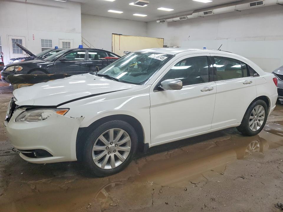 Auction sale of the 2014 Chrysler 200, vin: 1C3CCBCG5EN151990, lot number: 76818745
