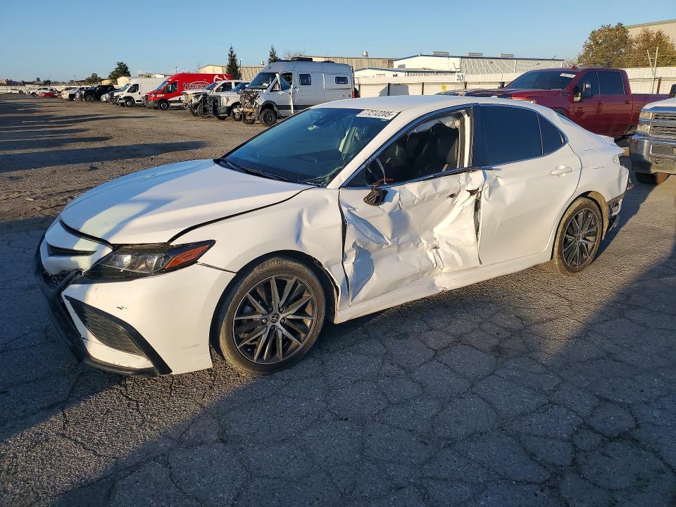 Auction sale of the 2021 Toyota Camry, vin: 4T1G11AK3MU591534, lot number: 77212205