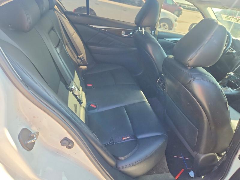 75062105 :رقم المزاد ، JN1EV7AP0JM355825 vin ، 2018 Infiniti Q50 مزاد بيع