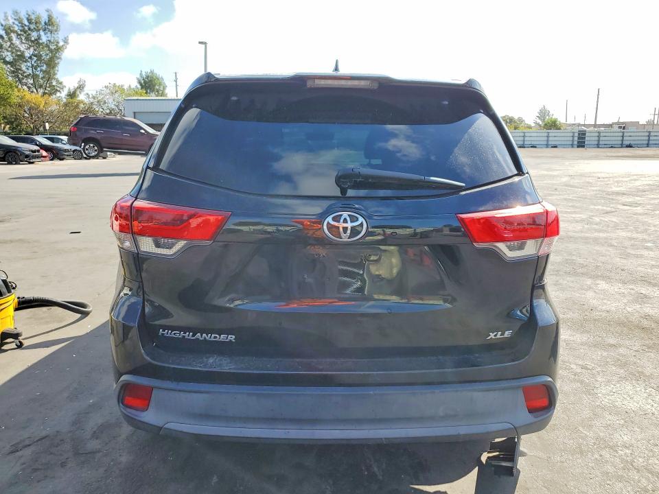 78790355 :رقم المزاد ، 5TDKZRFH1HS523942 vin ، 2017 Toyota Highlander مزاد بيع