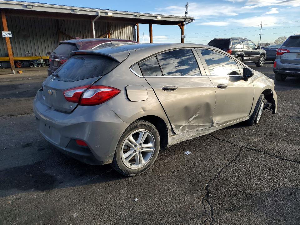77213385 :رقم المزاد ، 3G1BE6SM2JS604696 vin ، 2018 Chevrolet Cruze مزاد بيع