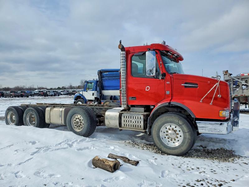 75083875 :رقم المزاد ، 4V5K99EJ7FN179489 vin ، 2015 Volvo Vhd مزاد بيع