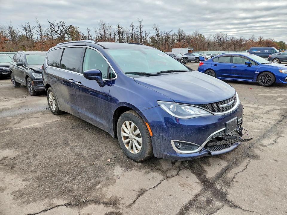 2019 Chrysler Pacifica მანქანა იყიდება აუქციონზე, vin: 2C4RC1BG7KR550559, აუქციონის ნომერი: 77390185