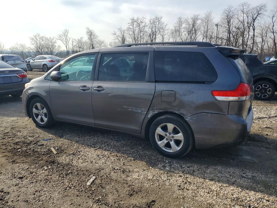 78076735 :رقم المزاد ، 5TDKK3DC5CS245807 vin ، 2012 Toyota Sienna مزاد بيع