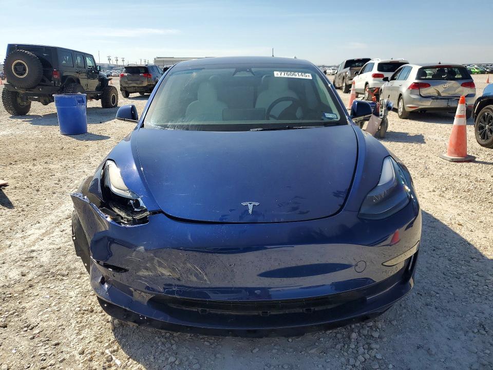 2022 Tesla Model 3 მანქანა იყიდება აუქციონზე, vin: 5YJ3E1EA1NF355077, აუქციონის ნომერი: 77606145