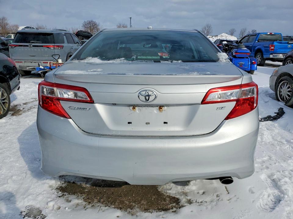 78699875 :رقم المزاد ، 4T1BF1FK7EU825664 vin ، 2014 Toyota Camry مزاد بيع