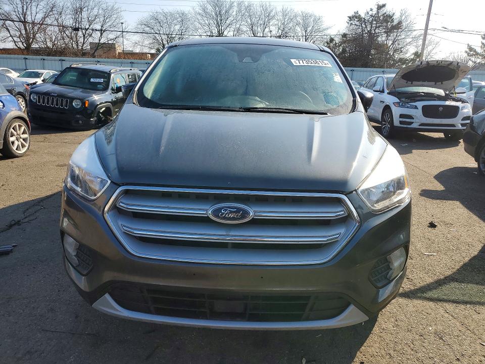 2019 Ford Escape მანქანა იყიდება აუქციონზე, vin: 1FMCU0GDXKUB11477, აუქციონის ნომერი: 77353815